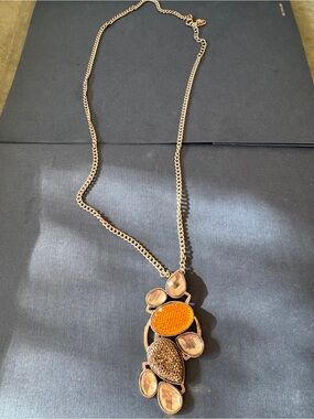 Sparkling Sage Amber &
Champagne Crystal Statement
Necklace